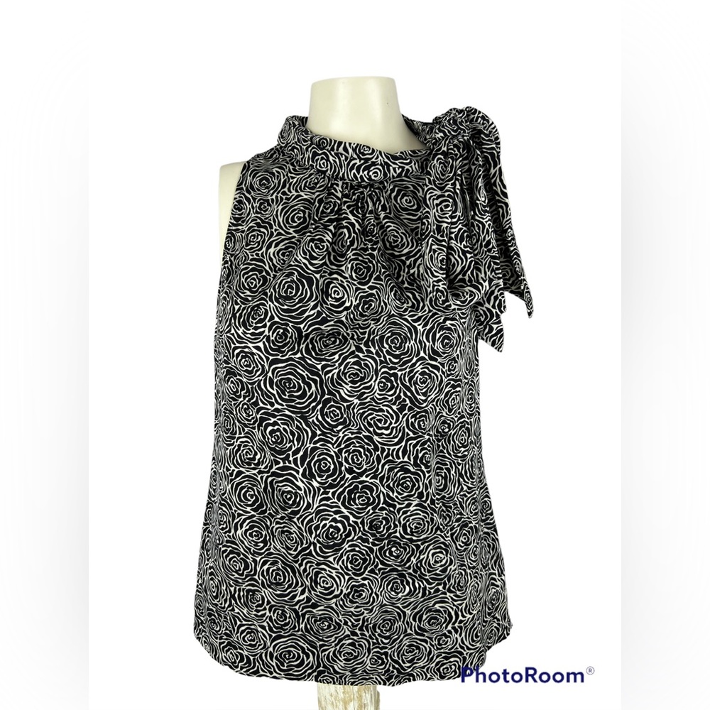 Lilly Pulitzer black and white rose tank top with shoulder tie 💫